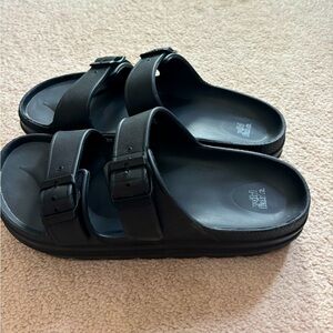 Wild fable black platform sandals in size 10